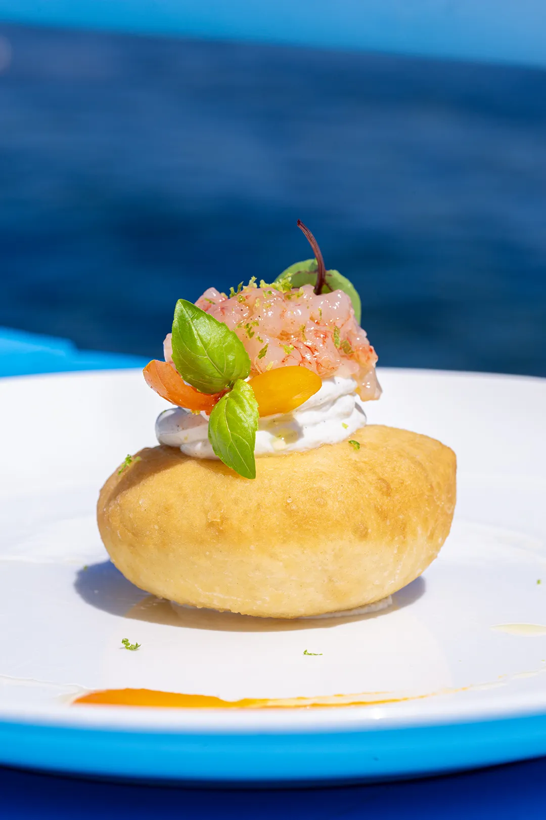 Montanara con Ricotta di Bufala e Tartare di Gamberi